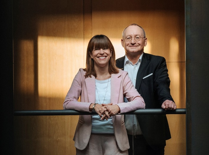 "unter 3 - der phoenix-politik-podcast" mit Erhard Scherfer - und neuer Co-Gastgeberin Julia Reuschenbach