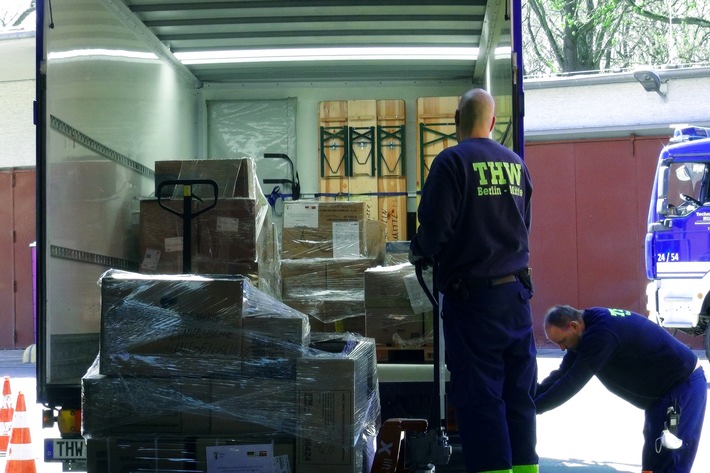 Bewährte THW-Logistik-Hilfe für Versorgung von Berliner Krankenhäusern, Kliniken, Pflegeeinrichtungen mit Schutzausstattung