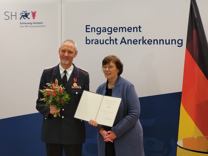 FW-PLÖ: Die Feuerwehren des Kreis Plön gratulieren Manfred Stender zu besonderer Ehrung