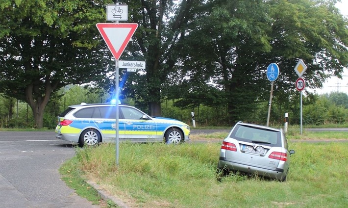 POL-RBK: Leichlingen - Fiat landet im Straßengraben