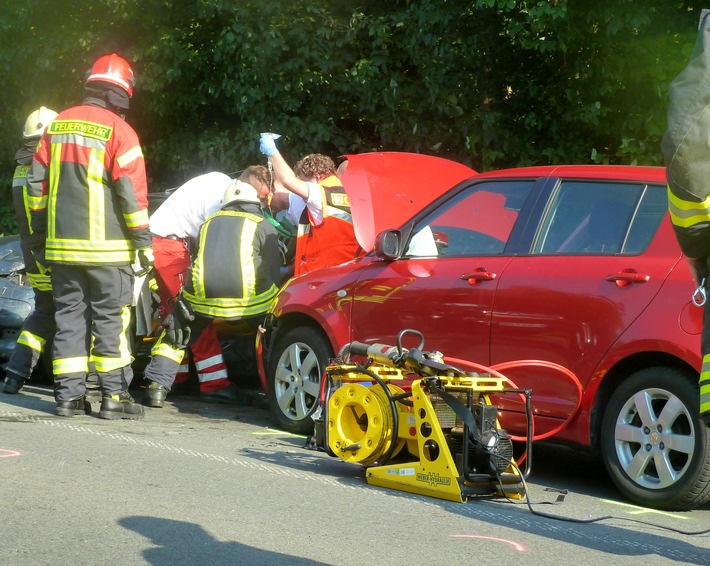FW-ME: Schwerer Verkehrsunfall in Tüschen (Meldung 26/2015)