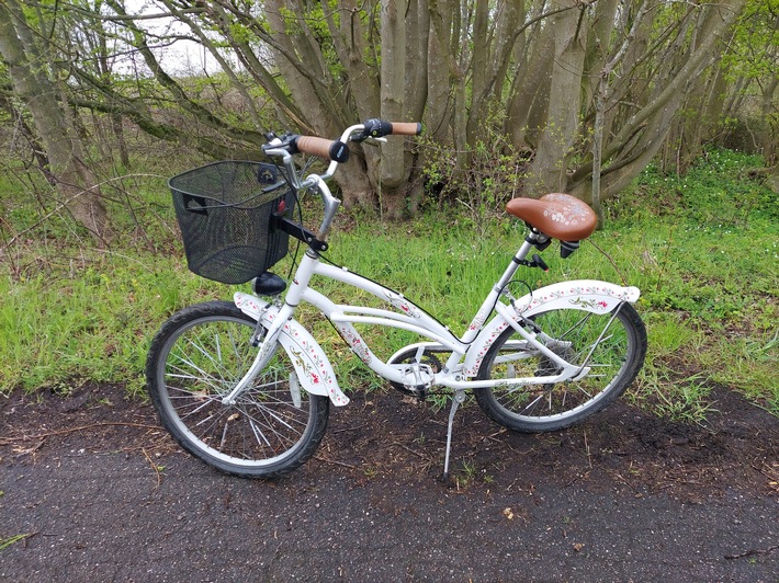 POL-HL: OH-Süsel-Middelburg / Auffälliges Fundfahrrad