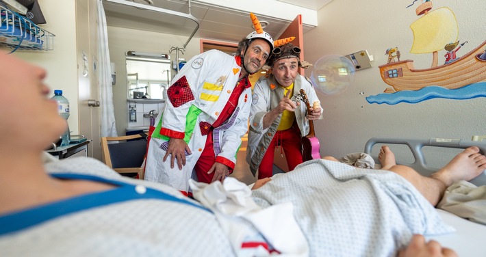 30 ans de collaboration entre la Fondation Théodora et l’hôpital fribourgeois