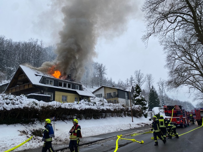 FW Wipperfürth: Dachstuhlbrand [B2G]