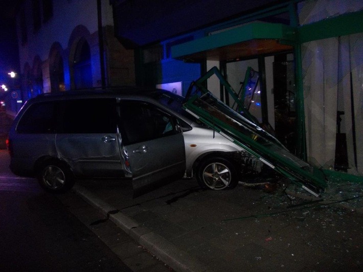 POL-PDLD: Verkehrsunfall mit erheblichem Sachschaden am 01.01.2017, gegen 6.30 Uhr in Bad Bergzabern, Weinstraße