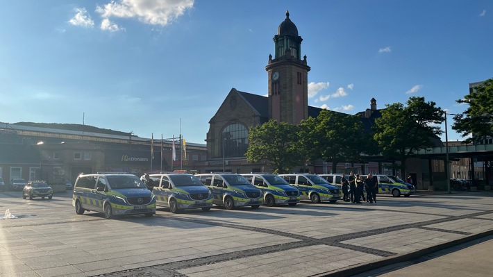 POL-HA: Präsenz während der laufenden EM erhöht - Schwerpunktdienst der Hagener Polizei hat neben dem Hauptbahnhof auch weiterhin die Stadtteile Altenhagen und Wehringhausen im Blick