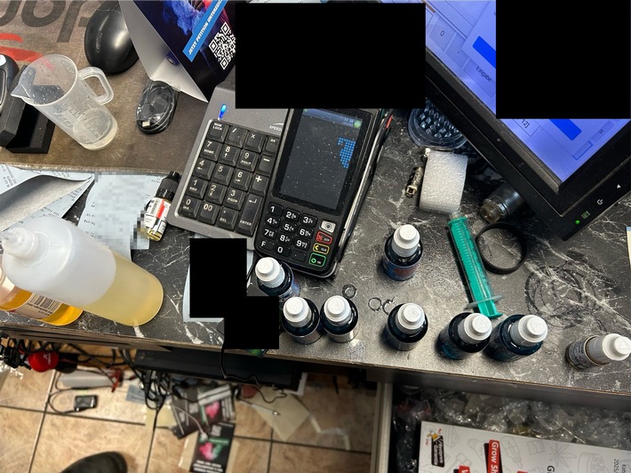 HZA-BS: ZOLL stellt fast 50 Liter unversteuertes Liquid in Braunschweig sicher, leitet Strafverfahren ein und setzt fast 12.500 Euro Tabaksteuer fest / Tabakwarenhändler entzieht sich der Maßnahme