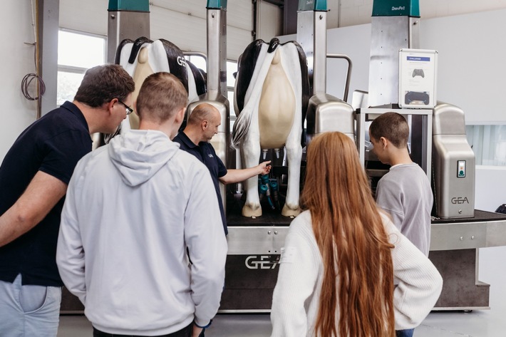 Kuhstall trifft Klassenzimmer: Jugendliche entdecken moderne Landwirtschaft bei GEA in Bönen