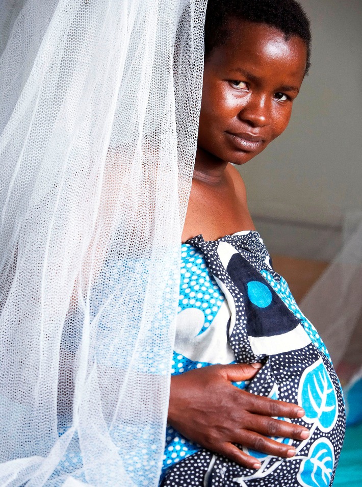 100 Jahre Weltfrauentag: Frauen in Entwicklungsländern tragen die größte Bürde / 30 Millionen Schwangere in Afrika sind von Malaria bedroht / 14 Cent können Mutter und Kind retten (mit Bild)