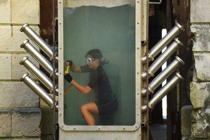 Platzangst-Panik im Wassertank! Sarah Lombardi geht auf "Fort Boyard" unter - ab 5. September 2018 immer mittwochs um 20:15 Uhr in SAT.1