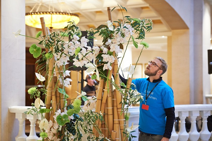 Presse-Info Fleurop: Mehr als 6.500 Blumen beim Bundespresseball