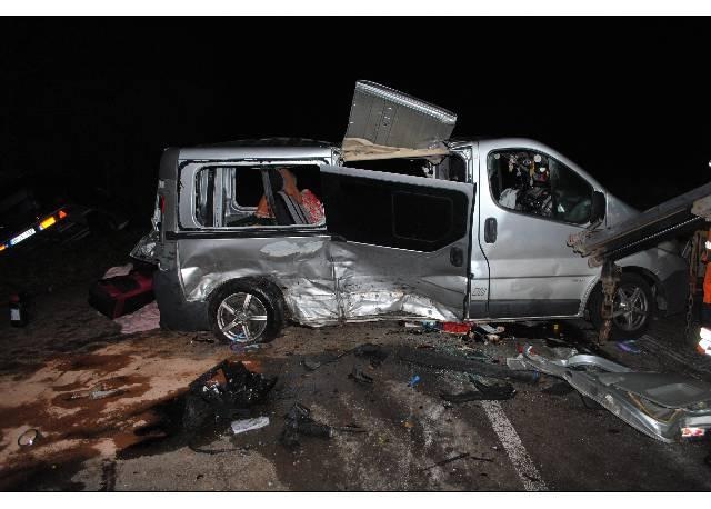 POL-NI: schwerer Verkehrsunfall in Marklohe, Kreuzungsbereich B214/B6 für mehrere Stunden gesperrt