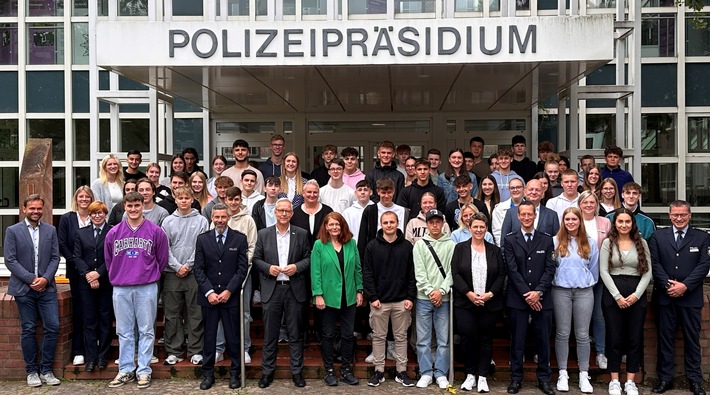 POL-DO: Berufskolleg und Polizei kooperieren erfolgreich: 57 neue Schülerinnen und Schüler im Einsatz für die Sicherheit