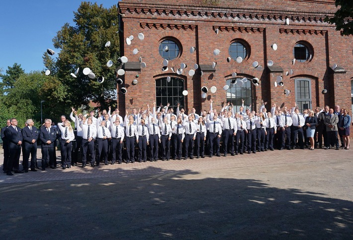 POL-RE: Kreis RE/Bottrop: Personalkarussell dreht sich - Polizeipräsidentin begrüßt Neuzugänge