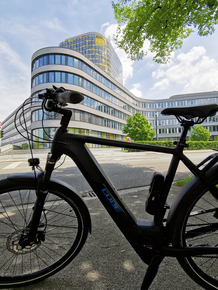 ADAC Fahrrad-Versicherung Click &amp; Go: Fahrrad und E-Bike minutengenau per App versichern / Bedarfsorientierte Kurzzeit-Versicherung / Beiträge immer im Blick / Pilotphase in München und Berlin