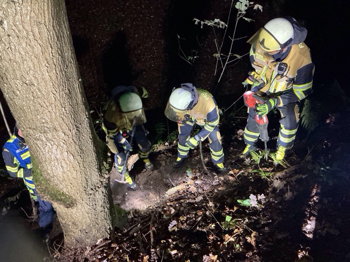 FW-BO: Feuerwehr befreit Hunde aus Fuchsbau