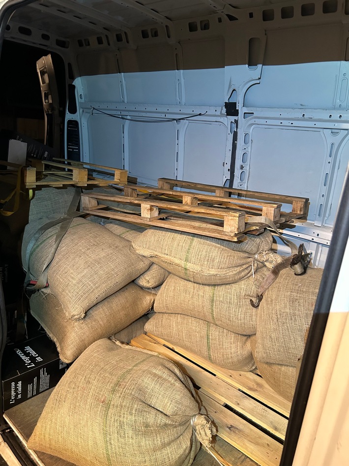 HZA-A: Augsburger Zoll stellt über 1.000 kg Kaffee sicher