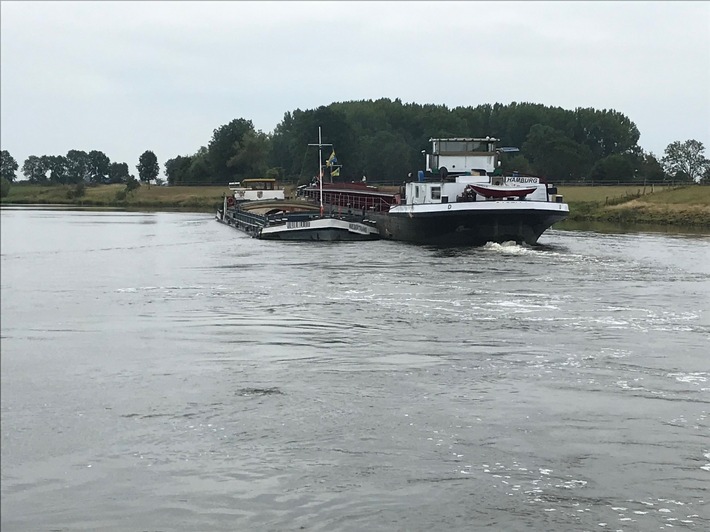 POL-NI: Nienburg/Verden-Binnenschiff blockiert Weser