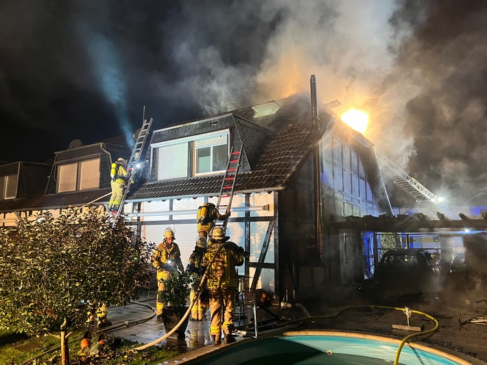 FW-Lohmar: Brand an einem Einfamilienhaus