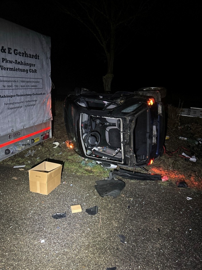 POL-PDLD: Kapellen-Drusweiler/B427 - Nach Unfall durch das Dach ausgestiegen