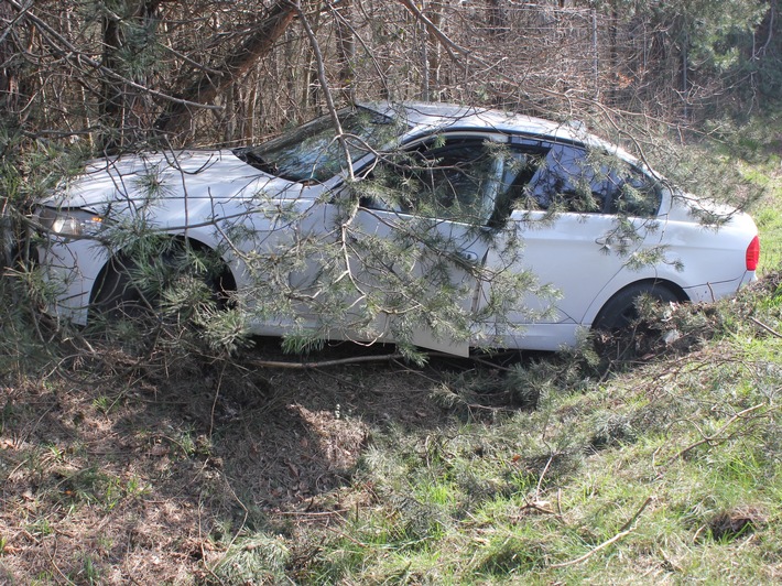 POL-BI: Unfallflucht auf A33: Pkw endet im Wildschutzzaun