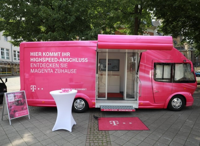 Telekom-Infobully zum Glasfasernetz auf dem Bischofsheimer Straßenfest in Maintal-Bischofsheim