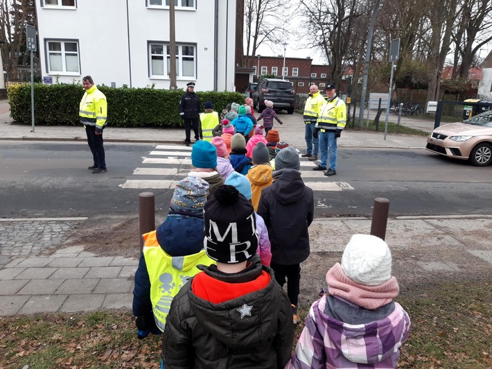 POL-HST: Über die Straße - mal anders!