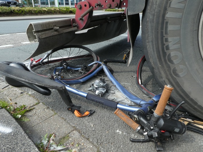 POL-MS: Radfahrer bei Abbiegeunfall mit Sattelzug schwer verletzt