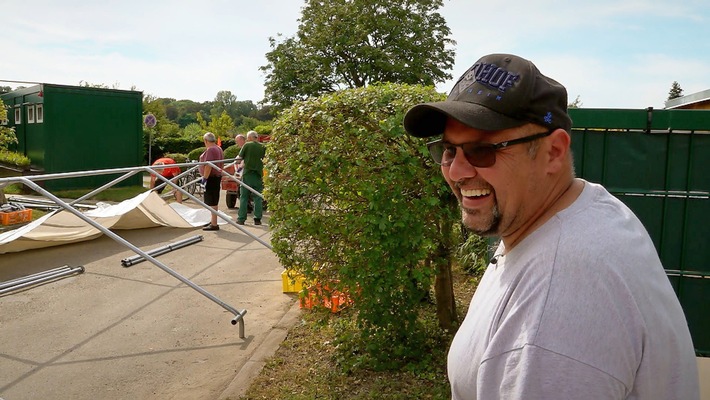 "Von Hecke zu Hecke - Bunte Beetgeschichten": Feierlichkeiten und eine Notfall-Baumfällung