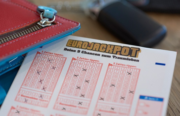 Bei der ersten August-Ziehung der europäischen Lotterie gibt es zwei Jackpot-Gewinner. Jeweils 38.145.589,70 Euro gehen nach Baden-Württemberg und Spanien. Weiterer Text über ots und www.presseportal.de/nr/107909 / Die Verwendung dieses Bildes ist für redaktionelle Zwecke honorarfrei. Veröffentlichung bitte unter Quellenangabe: "obs/Eurojackpot/(c) Detlev Schlag"