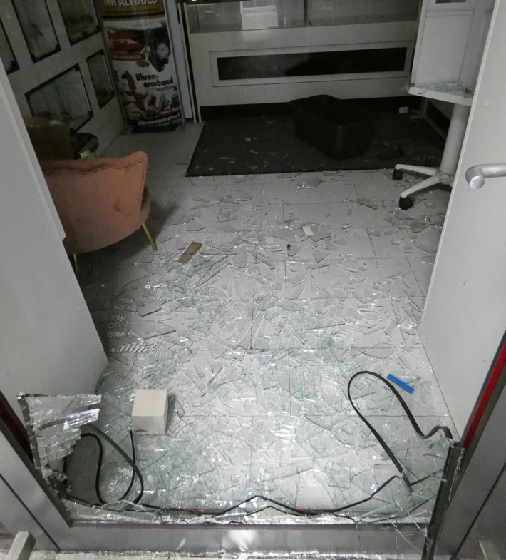 POL-HA: Zeugen nach Einbruch in Hohenlimburger Juweliergeschäft gesucht