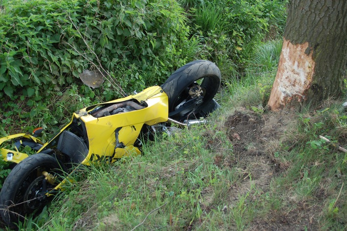 POL-STH: Schwerer Motorradunfall