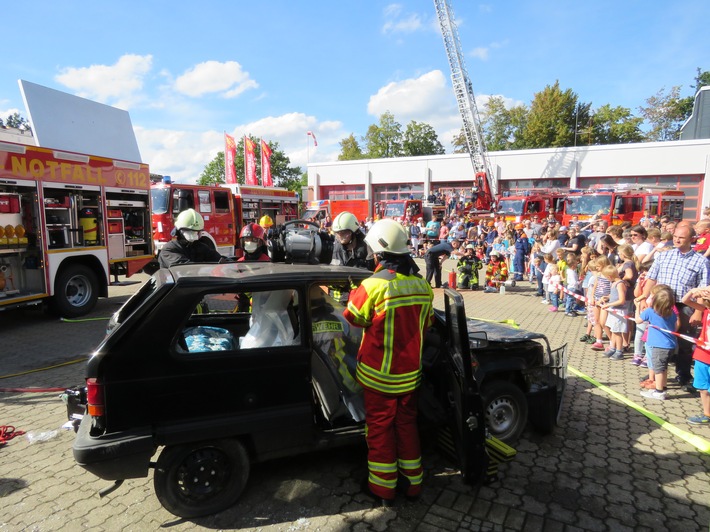 FW-Heiligenhaus: Feuerwehr lädt zum Tag der offenen Tür (Meldung 21/2018)