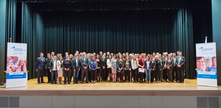 Diplomfeier 2015 der Fernuni Schweiz - 127 Absolventen