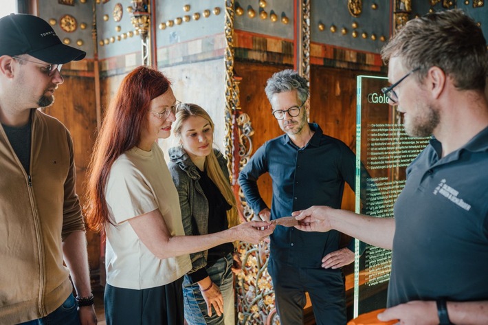Restaurierung x Digitalisierung: Holzvertäfelung auf Festung erstrahlt dank innovativem Verfahren in „neuem, altem“ Glanz
