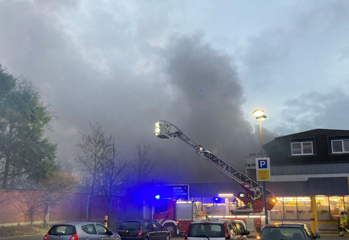 FW-GLA: Wohnungsbrand mit Menschenleben in Gefahr