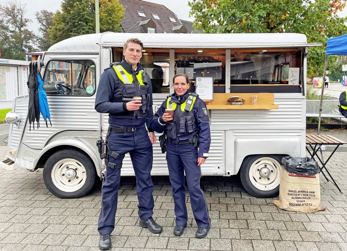POL-ME: &quot;Coffee with a cop&quot;: Auf einen Kaffee mit der Polizei - Langenfeld - 2110059