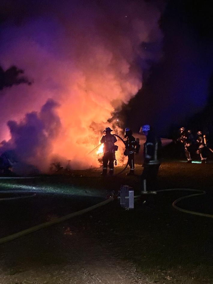 FW-Schermbeck: Brand Wohnwagen