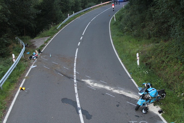 POL-DN: Lebensgefährlich verletzt bei Motorradunfall