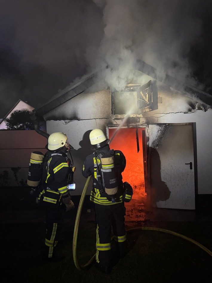 FW-LEV: Brand eines Anbaus Ratherkämp