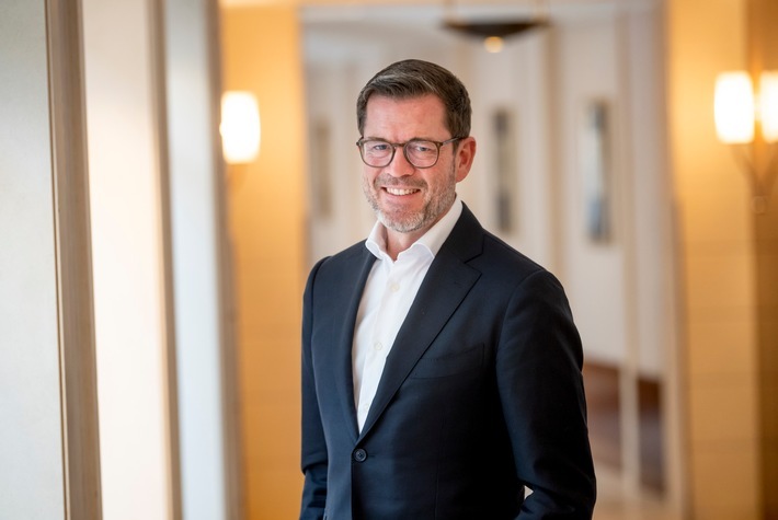 Begleitet seit diesem Jahr den Beraterwettbewerb TOP CONSULTANT als Mentor: Karl-Theodor zu Guttenberg. Er übergibt am 26. Juni 2026 beim Deutschen Mittelstands-Summit in Heidelberg die Awards. / Weiterer Text über ots und www.presseportal.de/nr/32024 / Die Verwendung dieses Bildes für redaktionelle Zwecke ist unter Beachtung aller mitgeteilten Nutzungsbedingungen zulässig und dann auch honorarfrei. Veröffentlichung ausschließlich mit Bildrechte-Hinweis.