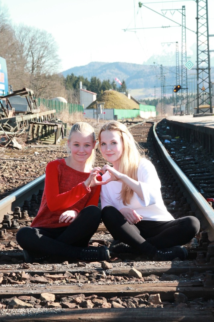 BPOLI-KN: Selfies im Gleisbereich - Mädchengruppe begab sich bei Engen in Lebensgefahr