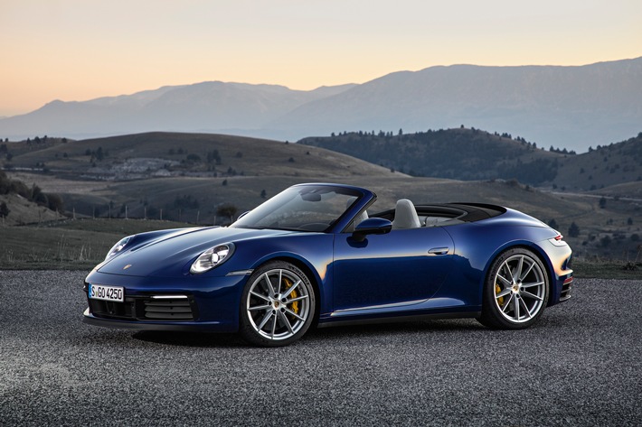 La nouvelle 911 Cabriolet - prête pour la saison Open Air/ Porsche présente son premier modèle dérivé de sa voiture iconique