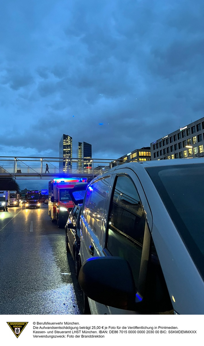 FW-M: Verkehrsunfall mit fünf beteiligten PKW (Freimann)