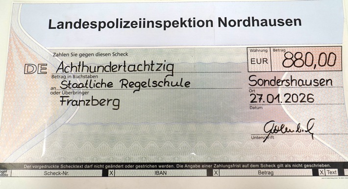 LPI-NDH: Landespolizeiinspektion Nordhausen übergibt Spendengelder des Weihnachtskonzertes in der Regelschule Franzberg Sondershausen