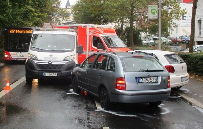 POL-RBK: Bergisch Gladbach - Unfall im Berufsverkehr: 3 Verletzte