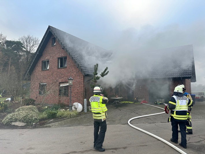 FW Bocholt: Küchenbrand im Ortsteil Barlo - Bewohner rechtzeitig in Sicherheit