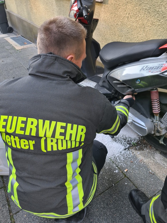 FW-EN: Wetter - Freiwillige Feuerwehr Wetter (Ruhr) schließt die Woche mit 17 Einsätzen ab