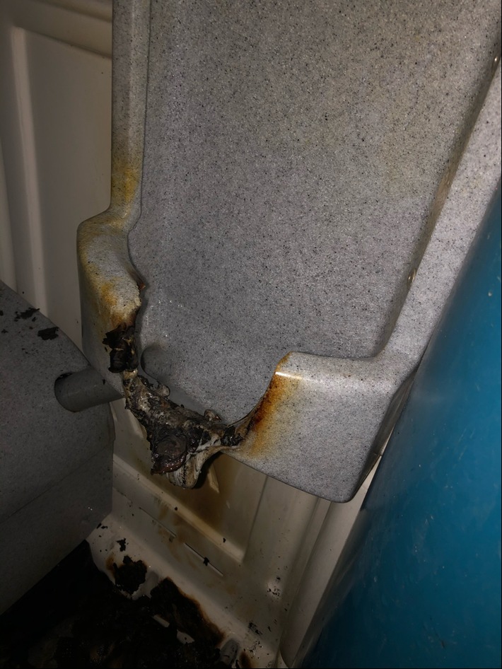 POL-ME: Feuer in Toilettenhäuschen gelegt - Hilden - 2105004