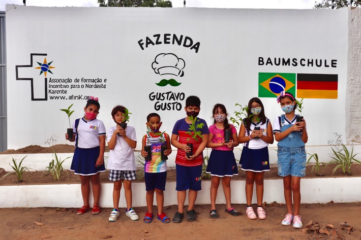 Baumschule Gustavo Gusto - In der &quot;Fazenda Gustavo Gusto&quot; in Brasilien wachsen jährlich rund 250.000 Baumsetzlinge
